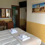 Julia 3* بومبيي